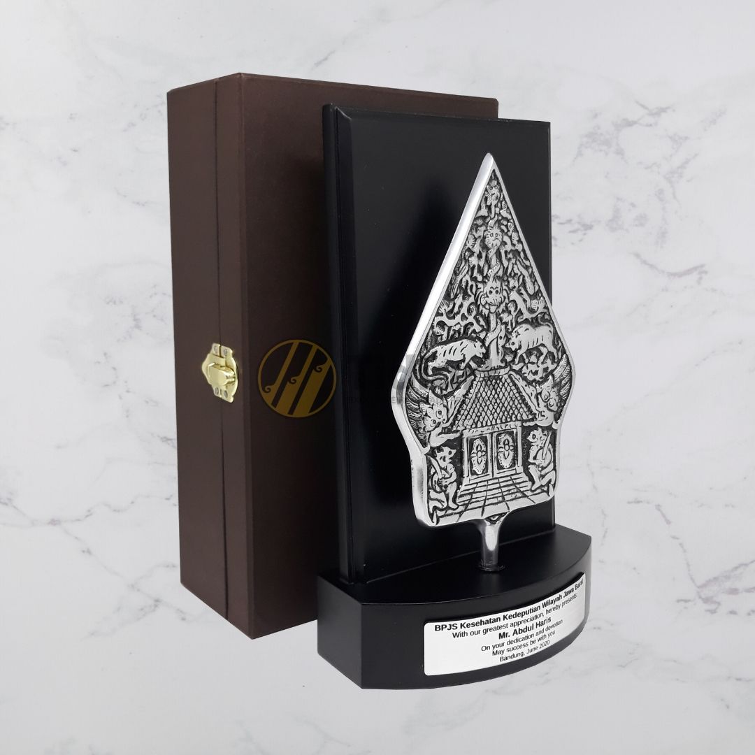 Miniatur Wayang Gunungan Borneo