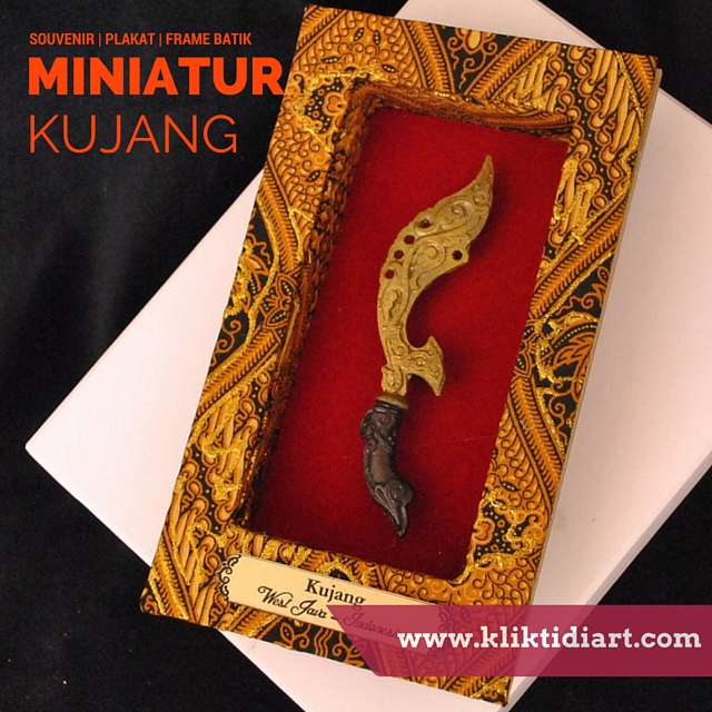 Plakat Unik Miniatur Kujang Frame Batik Eksklusif