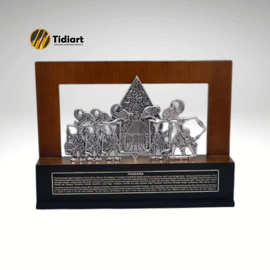 Souvenir Indonesia Wayang Gunungan Pandawa 5 Logam Background Stage Kayu