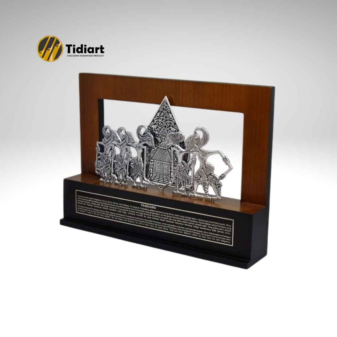 Souvenir Indonesia Wayang Gunungan Pandawa 5 Logam Background Stage Kayu