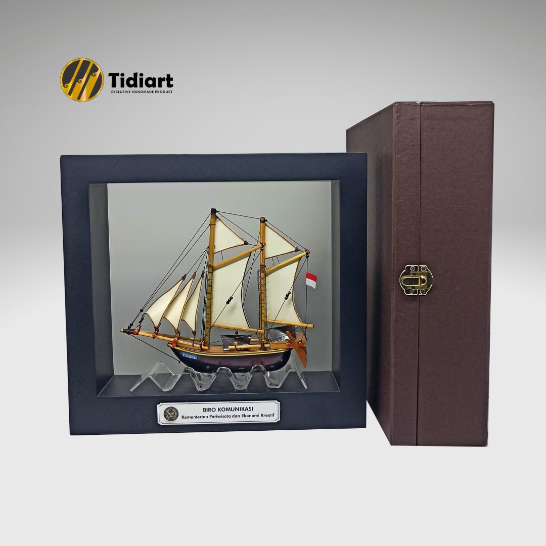 Miniatur Kapal Pinisi Frame Eksklusif - Salaka | (size: S) 