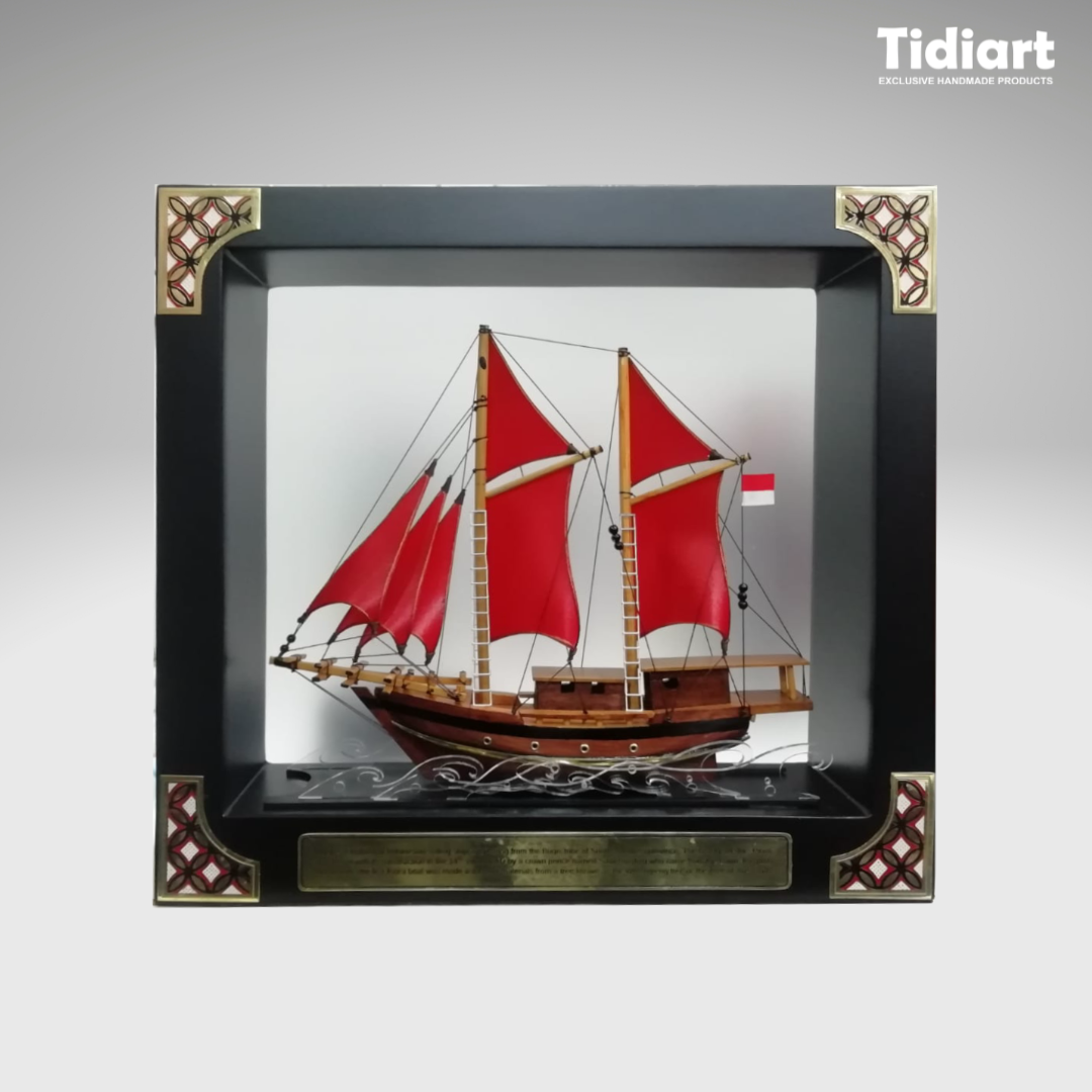 Miniatur Kapal Pinisi Layar Merah - Palari Salaka